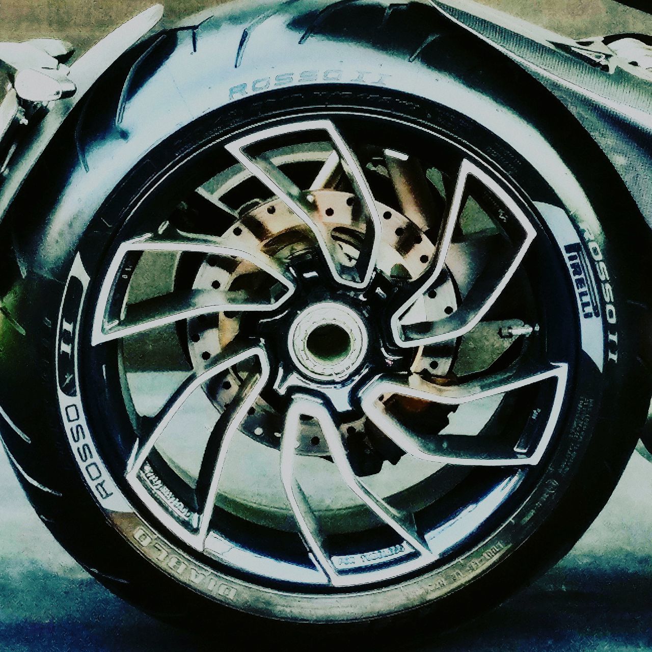 CLOSE-UP OF TIRE ON MOTORCYCLE