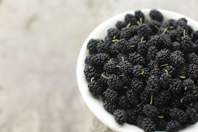 Close-up of blackberries in bowl