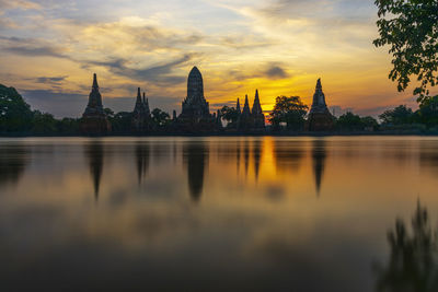 Wat chaiwatthanaram river view phra nakhon si ayutthaya province, thailand