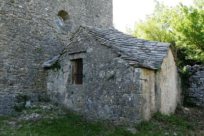 Abandoned house against sky