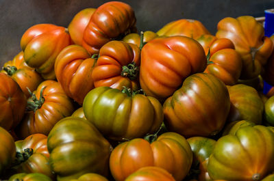 Red and green tomatoes