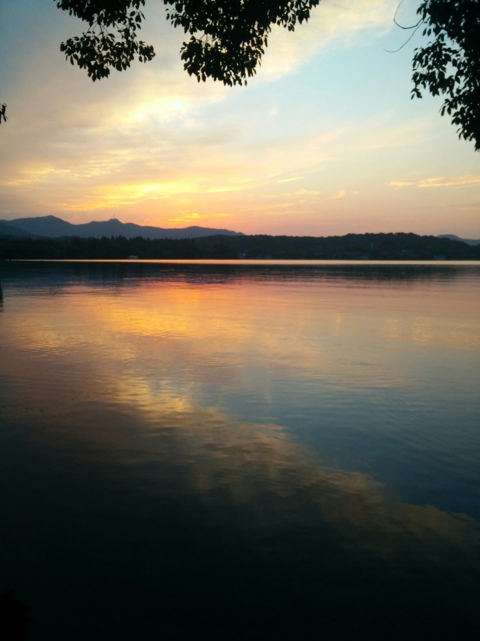 sunset, tranquil scene, scenics, water, tranquility, lake, reflection, beauty in nature, sky, mountain, silhouette, idyllic, nature, orange color, mountain range, calm, majestic, waterfront, outdoors, non-urban scene