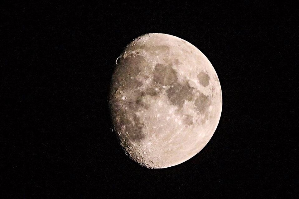 moon, astronomy, moon surface, planetary moon, full moon, night, sphere, discovery, space exploration, circle, beauty in nature, copy space, tranquil scene, exploration, scenics, low angle view, tranquility, nature, majestic, half moon