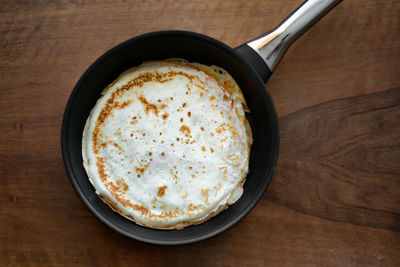 Directly above shot of pancake in pan on table