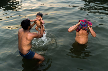 HIGH ANGLE VIEW OF SHIRTLESS MAN IN LAKE