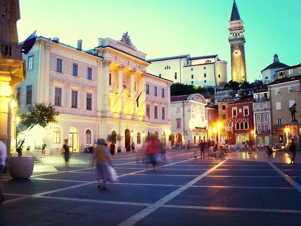 building exterior, architecture, built structure, place of worship, religion, spirituality, church, illuminated, dome, clear sky, cathedral, travel destinations, facade, city, famous place, incidental people, night, street