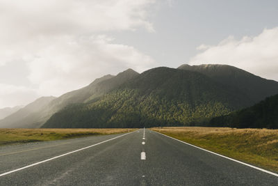 Road in between te anau and milford sound, fiordland, new zealand.