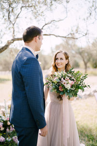 Bride holding bouquet