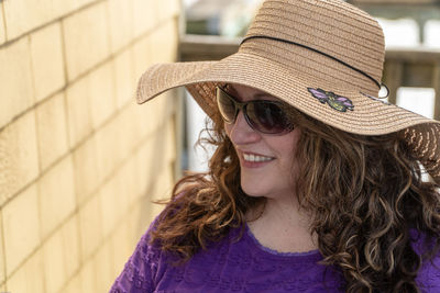 Portrait of smiling young woman in hat