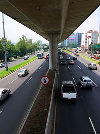 Traffic on highway in city