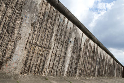 Surrounding wall against sky