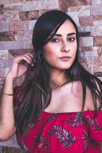 Portrait of woman against wall