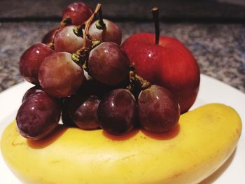 Close-up of grapes in bowl