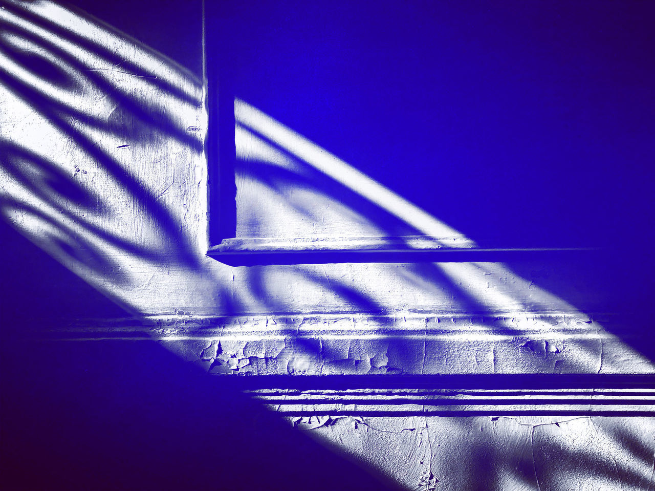 CLOSE-UP OF BLUE WALL AGAINST CLEAR SKY