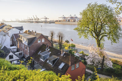 Germany, hamburg, houses in ovelgonne quarter with port of hamburg in background