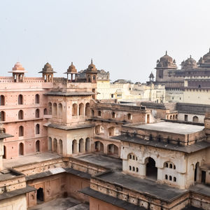 Beautiful view of orchha palace fort, raja mahal and chaturbhuj temple from jahangir mahal, orchha