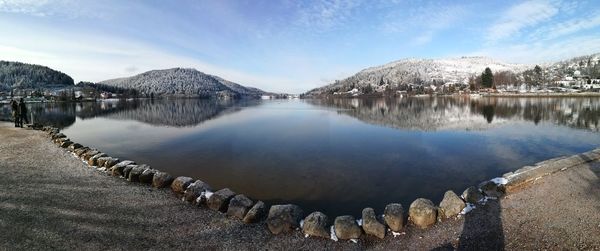 Panoramic view of lake and mountains against sky