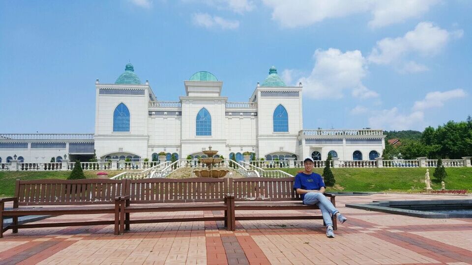 architecture, building exterior, built structure, full length, arch, tree, sky, person, history, day, travel destinations, tourism, famous place, cloud, outdoors, facade, dome, the past, monument, arched, in front of, footpath