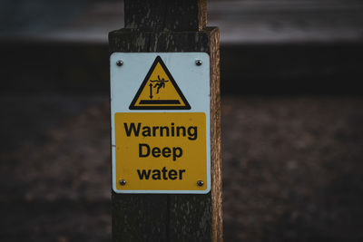 Warning sign on beach 
