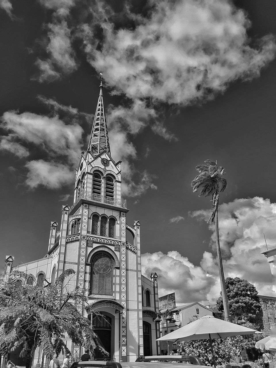 LOW ANGLE VIEW OF CATHEDRAL AGAINST SKY