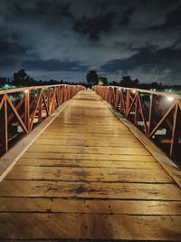 Surface level of footbridge along bridge