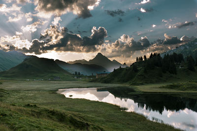 Panoramic view of lake and mountains against sky