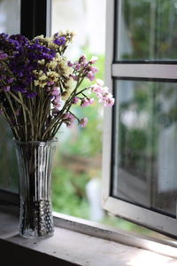 Close-up of purple flower in glass vase on table