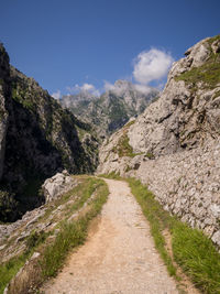 Road passing through mountains against sky