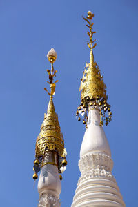 Stunning spires of mon style pagoda in wat chomphuwek buddhist temple, nonthaburi province, thailand