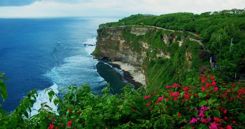 Uluwatu rocky beach with huge cliffs and endless ocean horizon on bali island.