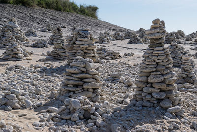 Stack of stone wall against sky