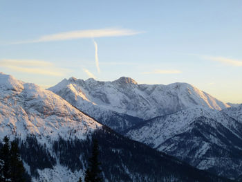 Winter hiking tour to pleisenspitze mountain, tyrol, austria