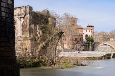 Ponte rotto, ancient roman bridge over tiber river, near isola tiberina island, rome, italy