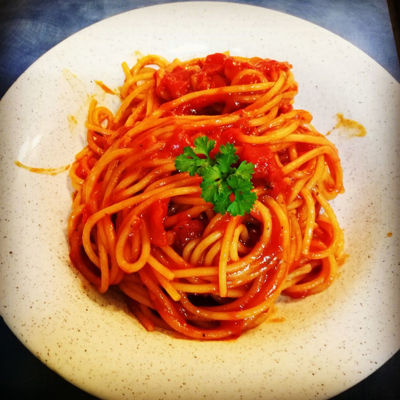 CLOSE-UP OF NOODLES SERVED IN PLATE WITH SAUCE