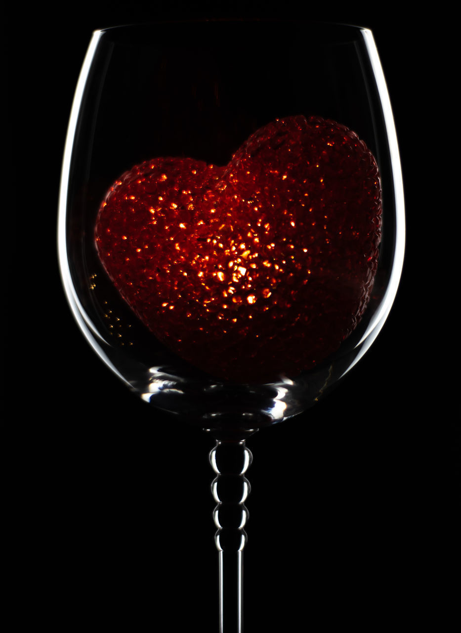 CLOSE-UP OF HEART SHAPE AGAINST GLASS