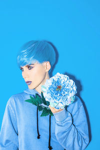 Girl with short blue colored hair. trendy haircut concept