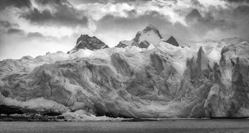 Moreno glacier in sea at los glaciares national park