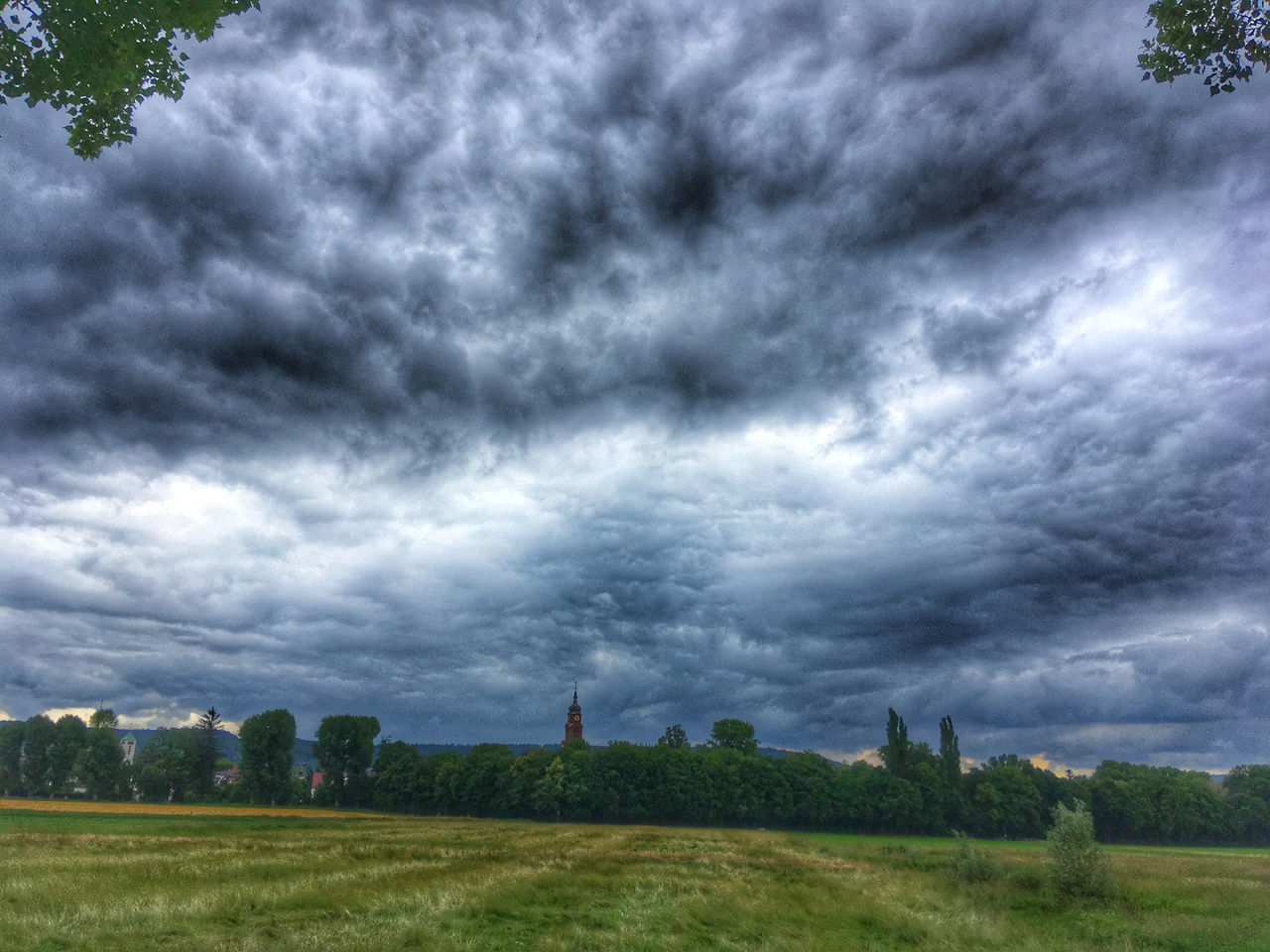 SCENIC VIEW OF DRAMATIC SKY OVER FIELD