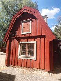 Exterior of house against sky