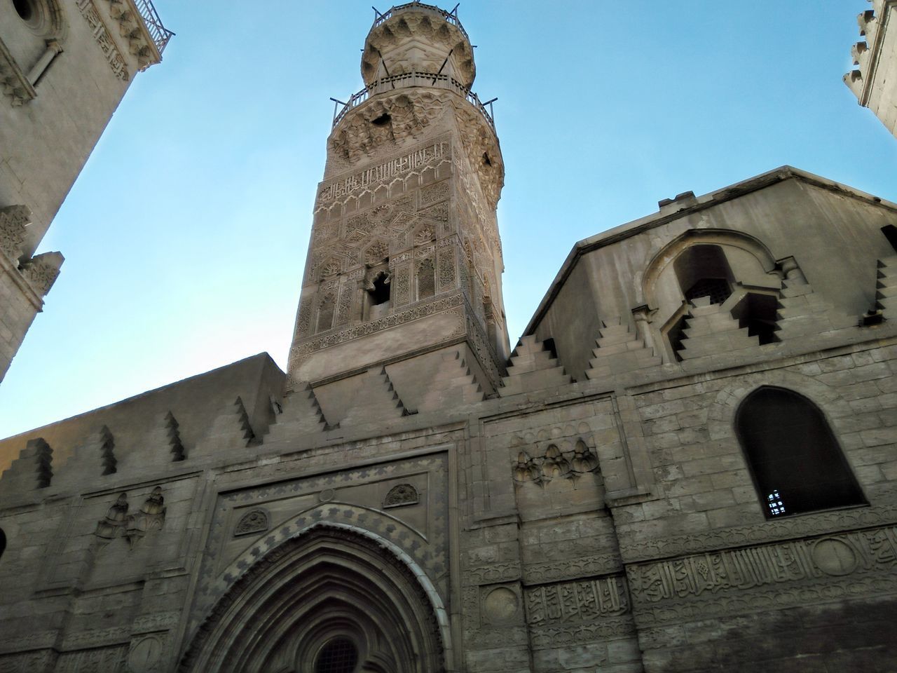 LOW ANGLE VIEW OF A BUILDING AGAINST SKY