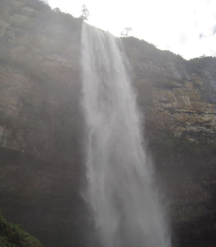 SCENIC VIEW OF WATERFALL AGAINST SKY