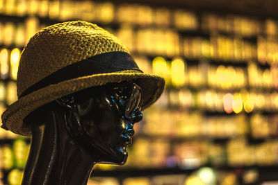 Mannequin with hat