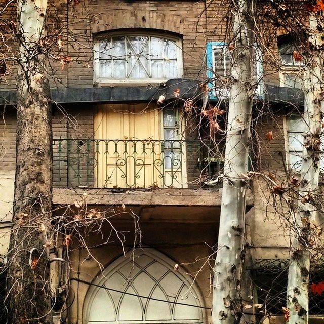 building exterior, architecture, built structure, abandoned, window, damaged, obsolete, house, old, run-down, deterioration, weathered, bad condition, residential structure, door, residential building, building, broken, day, destruction