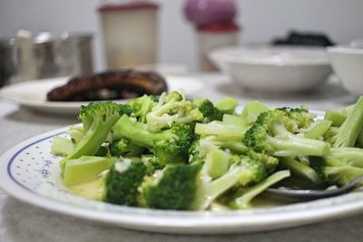 Close-up of brocolli in plate on table