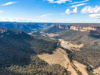 Drone view of wolgan valley, part of the blue mountains near sydney, new south wales, australia. 