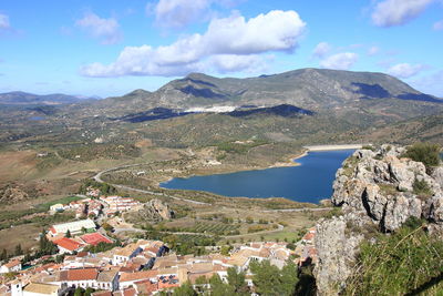 Zahara lake