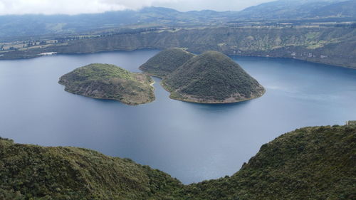 Laguna cuicocha - ecuador - near otovalo - volcanic crater lake
