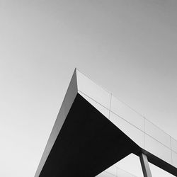 Minimalist roof construction in black and white