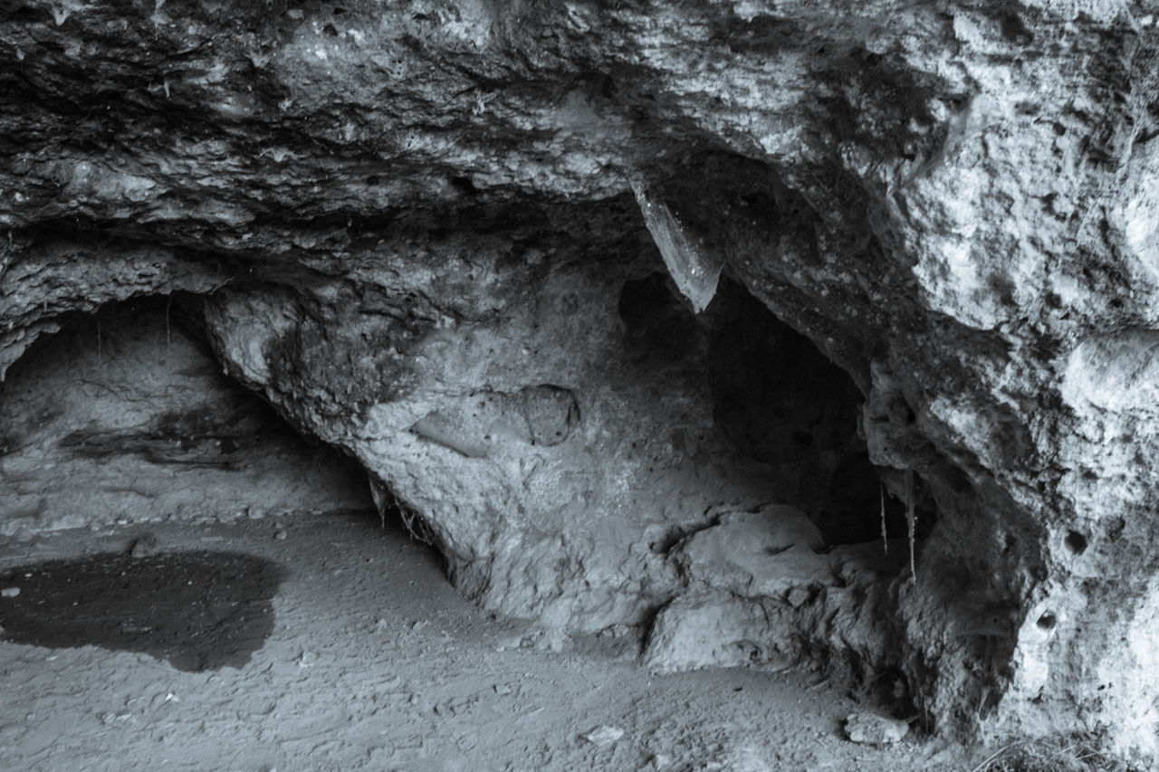 FULL FRAME SHOT OF ROCK IN WATER