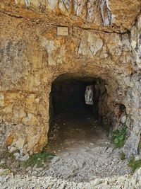 Rock formation in tunnel